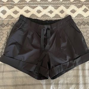 Lululemon Black Size 8 The Fly Shorts